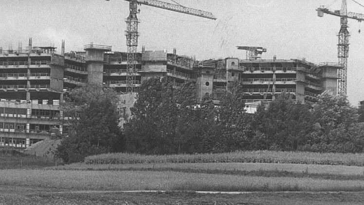 Noch im Rohbau: Bambergs Klinikum, das vor 32 Jahren fertiggestellt wurde Foto: FT-Archiv / Rudolf Mader
