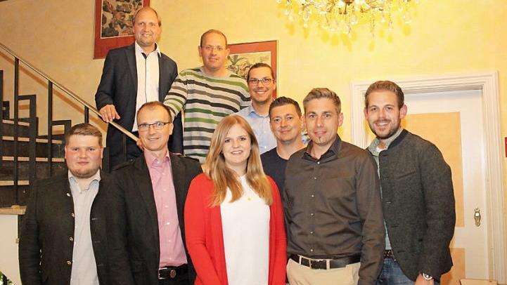 Der alte und der neue Vorstand der Jungen Bürger Fotos: Carmen Schwind