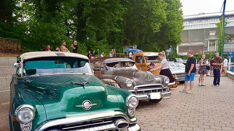 N&uuml;rnberg: Vintage Poolparty im Stadionbad startet in wenigen Tagen -Oldtimer, Foodtrucks  und Co.