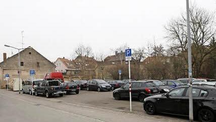 Auf dem Parkplatz an der Färbergasse soll noch in diesem Jahr mit dem Bau begonnen werden. Foto: Matthias Hoch