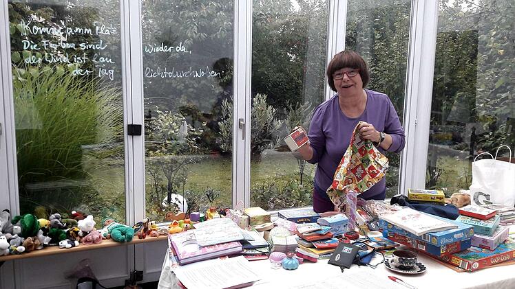 Ille Prockl-Pfeiffer in ihrem "Spielzeugwarenlager"