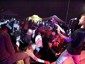 "Accoustic Jam" sorgte neben vier weiteren Bands für einen rockigen Abend in Oberbach. Foto: Sebastian Schmitt-Mathea