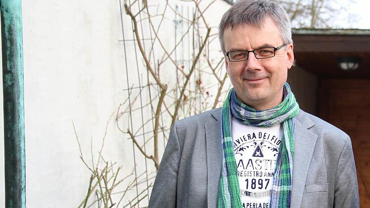 Jürgen Harder bezeichnet sich selbst als "eine Art Wanderprediger". Er vertritt den evangelischen Pfarrer in Höchstadt Hans-Friedrich Schäfer, der eine neue Aufgabe hat. Foto: Christian Bauriedel
