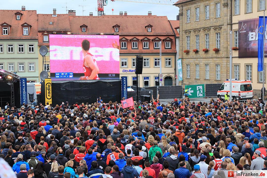 Public Viewing am Maxplatz Teil 1