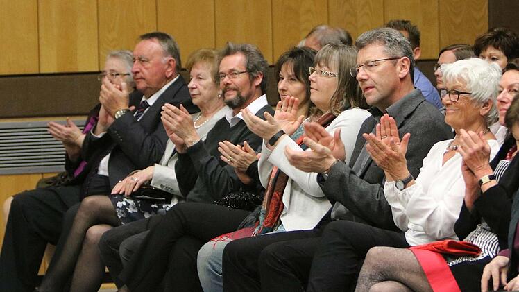 Reichlich Beifall gab es für das Sinfoniekonzert mit dem Orchester der Musikfreunde Neustadt.Foto: Jochen Berger