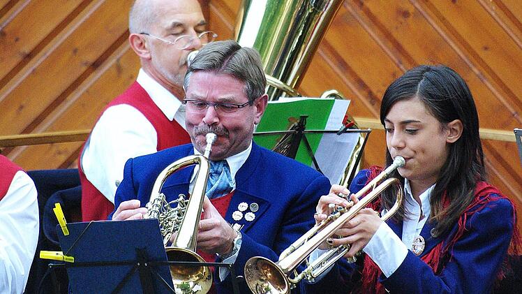 Nur noch Erinnerungen sind die Auftritte der Elfershausener Schlossmusikanten wie beim Saale-Musicum (Foto), bei dem sie gemeinsam mit den Bachgrund-Musikern spielten.  Fotos: Winfried Ehling