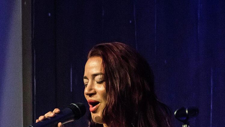 Samuel Torres (Congas) und Bruno Böhmer Camacho am Flügel gastierten mit musikalischen Mitstreitern bei "Leise am Markt" in Coburg.Foto: Jochen Berger