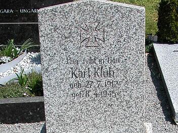 Karl Kluh wollte 1945 die  Amerikaner aufhalten.  Er ist im Haarder Friedhof beerdigt. Sein Grab wird heute noch gepflegt. Foto: Ewald Kiesel