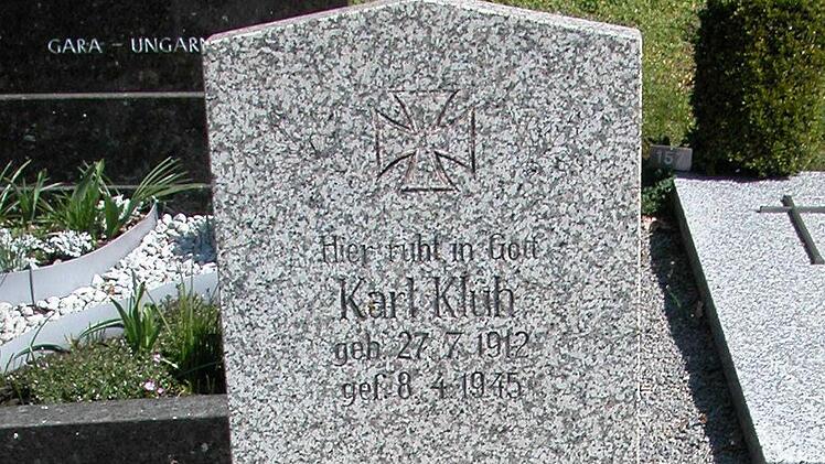 Karl Kluh wollte 1945 die  Amerikaner aufhalten.  Er ist im Haarder Friedhof beerdigt. Sein Grab wird heute noch gepflegt. Foto: Ewald Kiesel