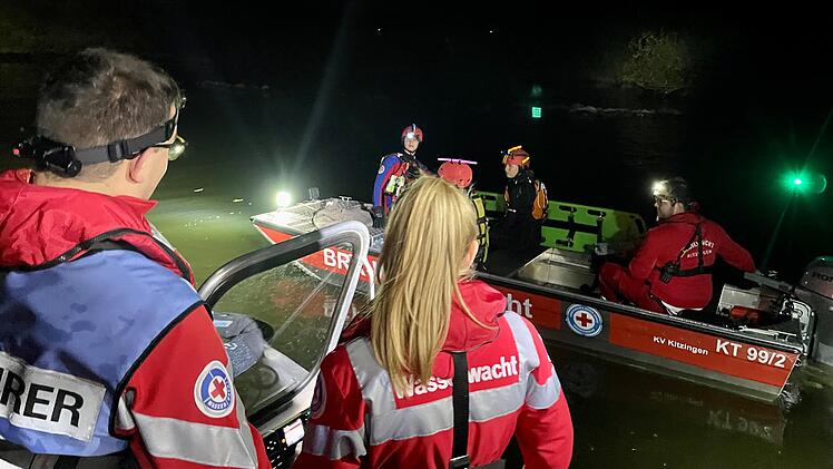 Kitzingen/Albertshofen: Wasserwacht übt anspruchsvolles Szenario - "Einzelner kommt dabei an seine Grenzen"