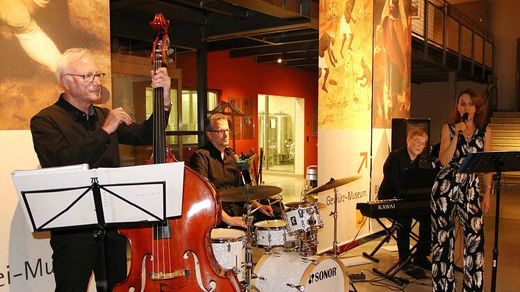 Neben Kunst für Augen und Gaumen boten "Razzamajazz" Kunst für die Ohren. Foto: Klaus Klaschka