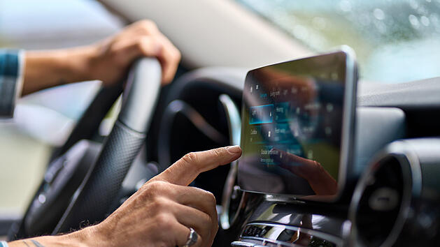 Mehr Apps während der Fahrt nutzen: Google plant Neuerungen fürs Auto