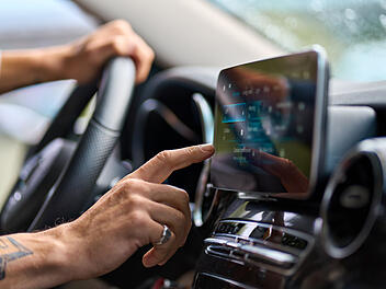 Mehr Apps während der Fahrt nutzen: Google plant Neuerungen fürs Auto