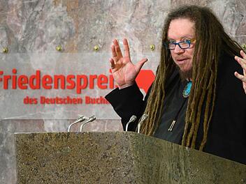 Der US-amerikanische Informatiker, Jaron Lanier erhält am 12.10.2014 in der Paulskirche in Frankfuden Friedenspreises des Deutschen Buchhandels. Mit der Auszeichnung wird ein Mahner des Internets geehrt. Foto: Arne Dedert/dpa