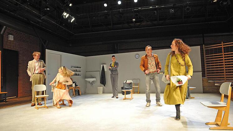 Turbulentes Pennäler-Drama: "Frau Müller muss weg" feierte Premiere im Coburger Theater in der Reithalle.Foto: Andrea Kremper