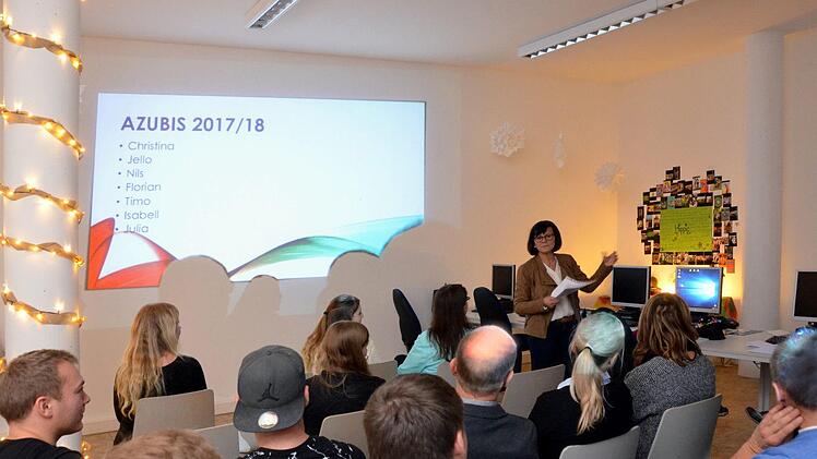Das Deutsche Erwachsenenbildungswerk (DEB) lud an seiner Außenstelle in Bad Kissingen zum vorweihnachtlichen "Come together". Foto: Peter Rauch