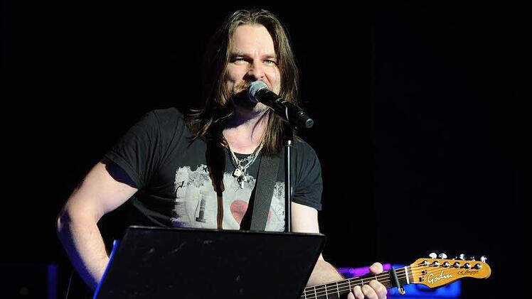 Ray Wilson solo.