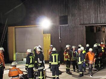 Die Feuerwehrleute haben am späten Mittwoch in Albertshof richtig und schnell gehandelt.  Foto: fra.press