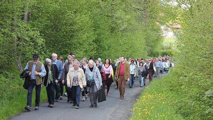 Die Wallfahrt hinauf zur katholischen Kirche St. Antonius. Foto: Birgit Will