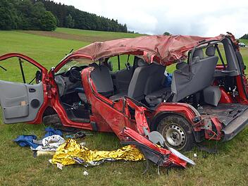 Eine Person starb bei dem Unfall. Foto:  Peter Rauch