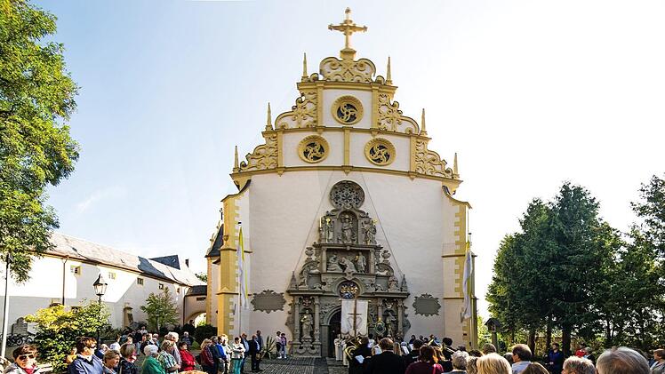 Die Wallfahrer vor der Kirche Maria im Sand in Dettelbach  Foto: privat
