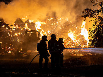Flammeninferno im Landkreis Bamberg: Landwirtschaftliches Anwesen steht in Flammen