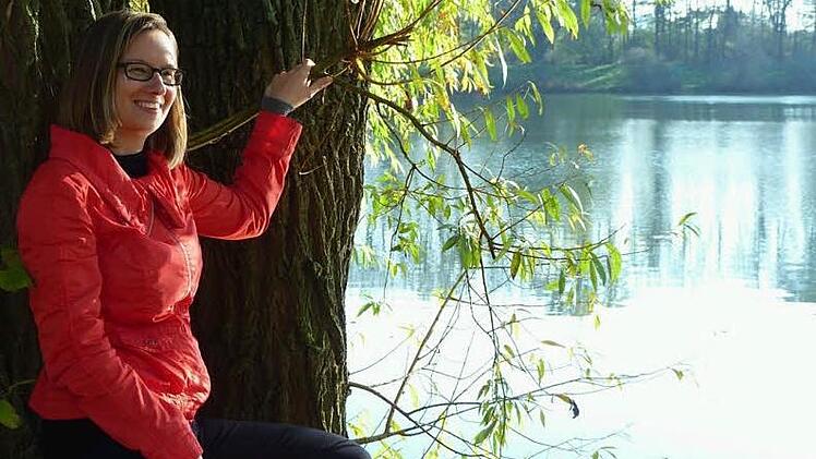 Katharina Zahner an ihrem Lieblingsplatz am See. Foto: Markus Häggberg