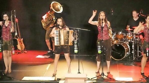 Die "Blechbixn" in der evangelischen Kirche in Herzogenaurach Foto: Gabriela Ruyter