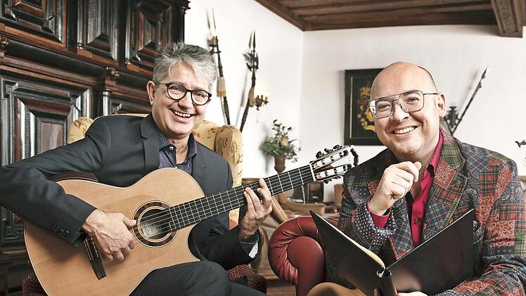 Stefan Grasse (l.) und Tobias F&ouml;hrenbach pr&auml;sentieren ihre aufeinander abgestimmten K&uuml;nste zum Genie&szlig;en der &bdquo;Stillen Zeit&ldquo; des Jahres.