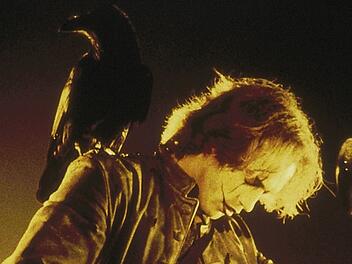 Eric Draven (Brandon Lee), ein charismatischer Rebell, ist von den Toten wieder auferstanden, um den Mord an seiner Lebensgef&auml;hrtin zu r&auml;chen.