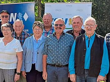 Ehrungen bei der Seniorenunion von links: Mario G&ouml;tz, Matthias H&uuml;ttl, Waltraud Sturm, Otto Knoblauch, Claudia Sch&ouml;mig, Peter Wigand, Waltraud Strauch, Artur Neder, Werner Fella, Gottfried Mehling, Herbert Winter, Manfred Manger, Irmgard Heinrich.M...