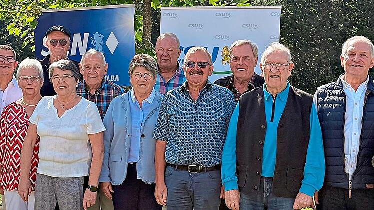 Ehrungen bei der Seniorenunion von links: Mario G&ouml;tz, Matthias H&uuml;ttl, Waltraud Sturm, Otto Knoblauch, Claudia Sch&ouml;mig, Peter Wigand, Waltraud Strauch, Artur Neder, Werner Fella, Gottfried Mehling, Herbert Winter, Manfred Manger, Irmgard Heinrich.M...