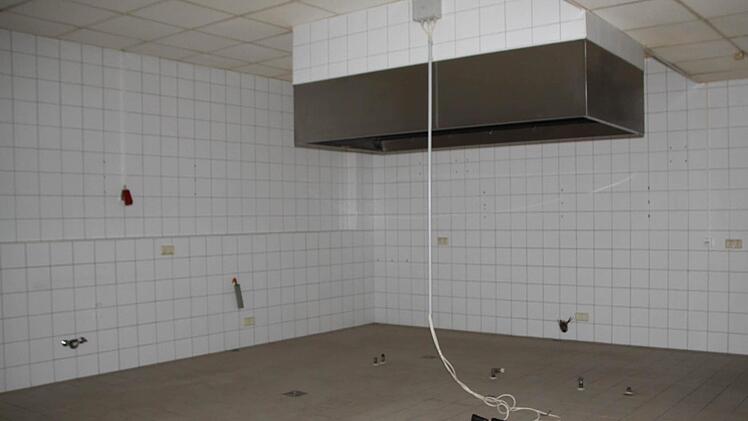 Erheblicher Investitionsbedarf: Auch die Küche ist ausgeräumt. Foto: Ulrike Müller