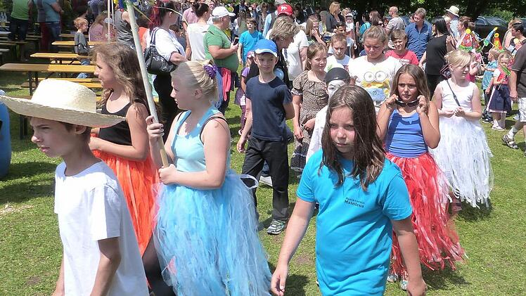Die Mainleuser Schule feierte am Samstag ein wunderschönes Wiesenfest. Foto: Werner Reißaus