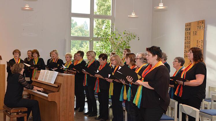 Der Frauenchor der Liedertafel wirkte beim Orgelkonzert mit. Foto: Björn Hein