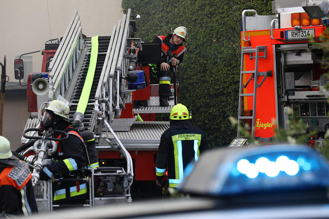 Hocher Schaden bei Brand in zwei Doppelhaushälften in Roth