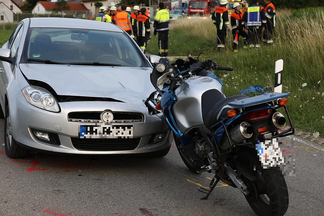 Kreis Roth: Motorradfahrer stirbt bei Unfall, Beifahrerin schwer verletzt