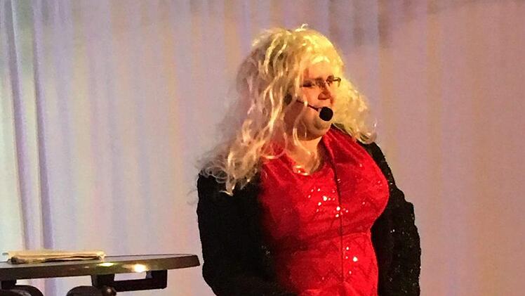 6)Skandal im Sperrbezirk: Enrico Schlereth als Callgirl in Waldfenster.Alexander Pfülb