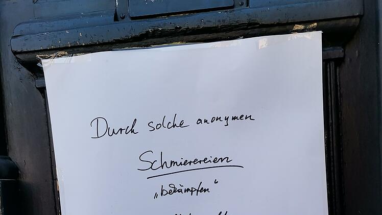 Bamberg: Schmierereien an Mohren-Haus sorgen für Wut - "selbstgerechte Arschlöcher"