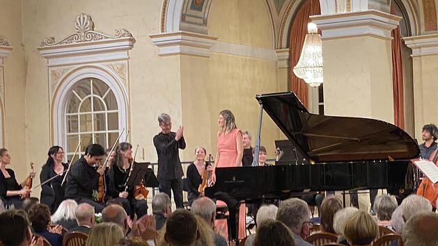 im König Ludwig I.-Saal des Staatsbades gab das Bayerische Kammerorchester Bad Brückenau (BKO) sein Herbstkonzert "Wiener Klassik".