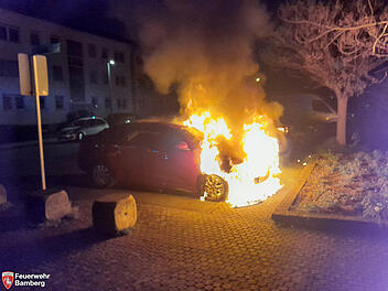 Auto-Brand in der Hegelstr.