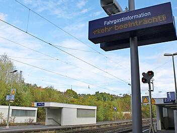 Am Haßfurter Bahnhof fielen ab dem späten Nachmittag immer wieder Regionalbahnen aus.  Foto: Sarah Dann