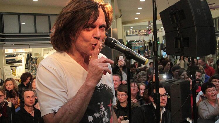 Jürgen Drews am Dienstagabend bei seinem Auftritt im Einkaufszentrum Fritz. Foto: Jürgen Gärtner