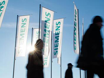 In Erlangen und im Landkreis Erlangen-Höchstadt haben fünf traditionsreiche Großfirmen ihren Sitz. Wollen beziehungsweise brauchen Adidas, Puma, Schaeffler, Siemens und Areva unbedingt ein schienengebundenes Nahverkehrssystem wie die Stadt-Umland-Bahn (StUB)? Foto: Peter Kneffel/dpa