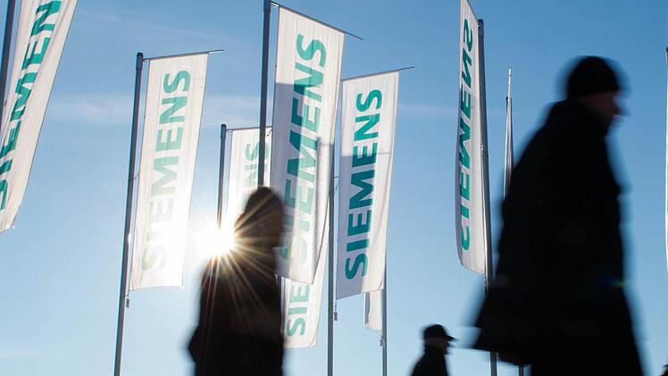In Erlangen und im Landkreis Erlangen-Höchstadt haben fünf traditionsreiche Großfirmen ihren Sitz. Wollen beziehungsweise brauchen Adidas, Puma, Schaeffler, Siemens und Areva unbedingt ein schienengebundenes Nahverkehrssystem wie die Stadt-Umland-Bahn (StUB)? Foto: Peter Kneffel/dpa