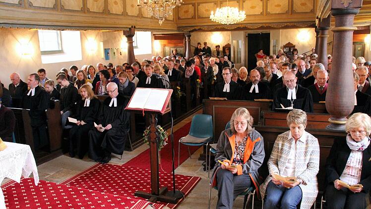Die voll besetzte St. Nikolaus-Kirche zum Verabschiedungsgottesdienst.  Foto: Thomas Micheel