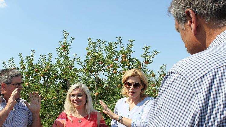 Bundesministerin Julia Klöckner (CDU) zu Gast in Lisberg im Landkreis Bamberg - geladen hatte Staatsministerin Melanie Huml (CSU). Foto: Anna-Lena Deuerling