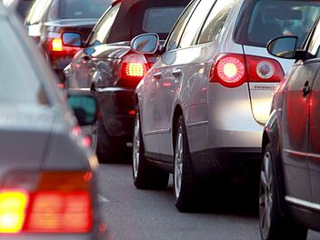 Auf der A3 ist am Freitagmorgen ein Lkw verungl&uuml;ckt. Symbolfoto: Stephan Jansen/dpa