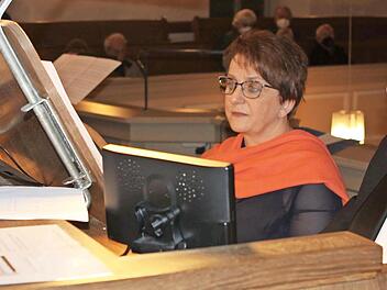Marius Popp begleitete Christina Röckelein nicht nur an der Orgel, er war auch der Verantwortliche für die Silvester-Gala.