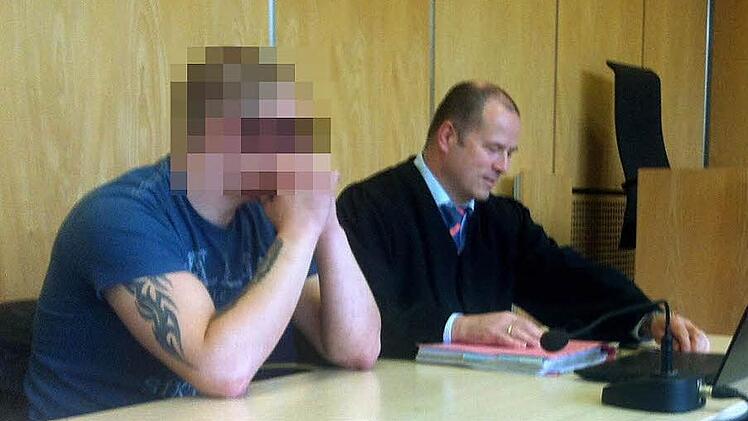 Fürs Gericht ist der 24-jährige Messerstecher voll schuldfähig. Noch ist nicht klar, ob der Verteidiger die Revision beantragt.  Foto: Christiane Lehmann